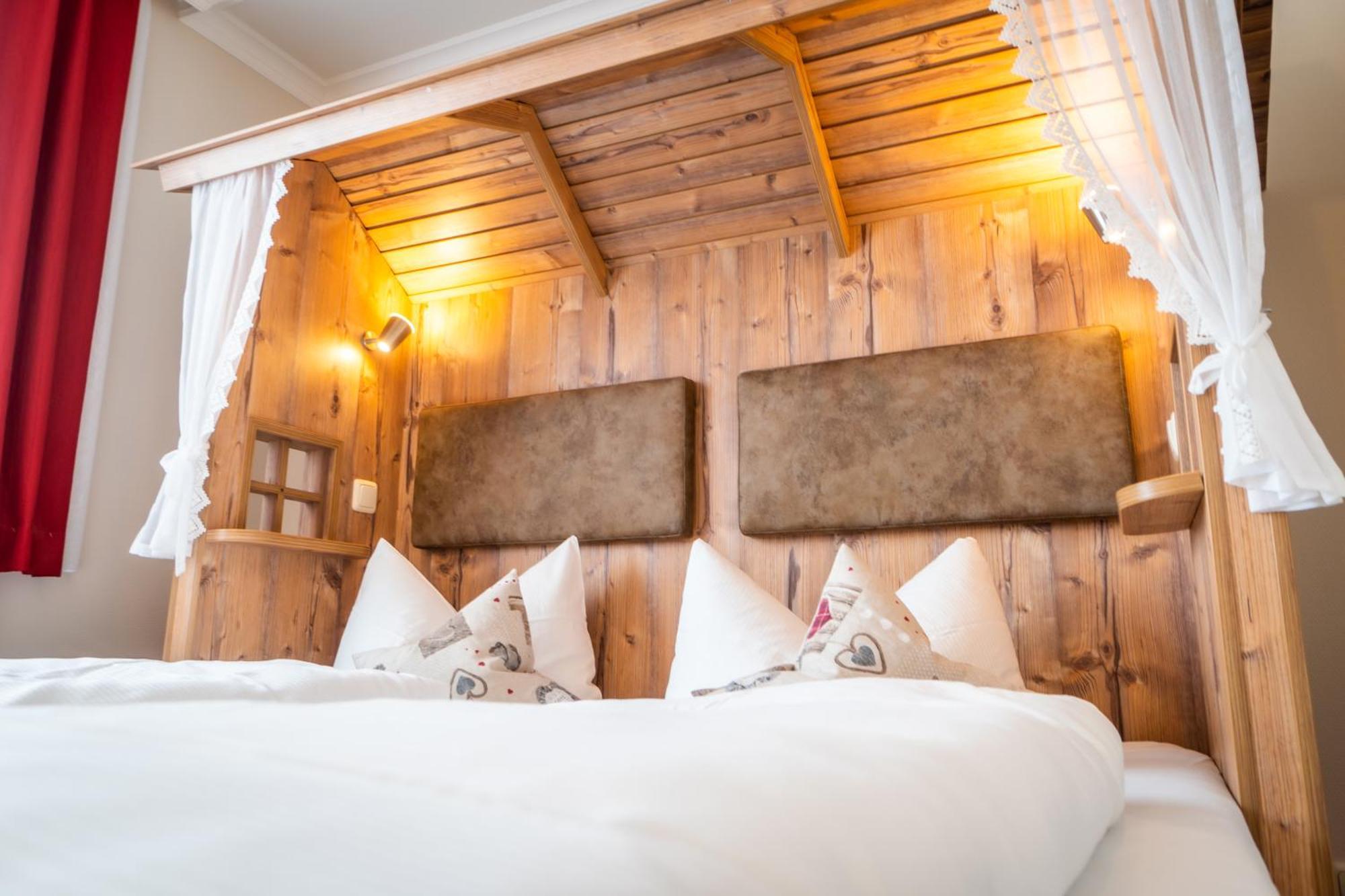 Landhotel Zur Grünen Kutte Bernshausen Exterior foto