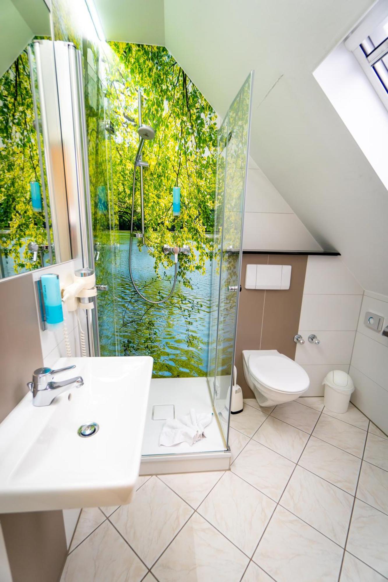 Landhotel Zur Grünen Kutte Bernshausen Exterior foto