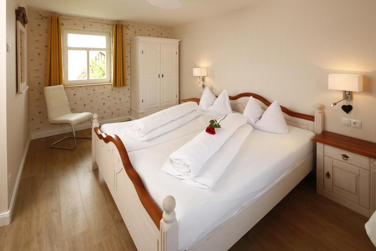 Landhotel Zur Grünen Kutte Bernshausen Exterior foto